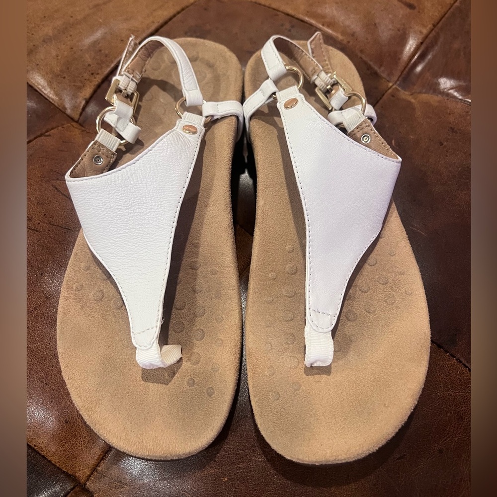 Vionic White Leather Thong Sandals with Buckle